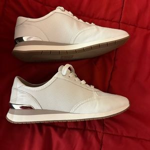 Neutralizer Sneakers Lotus white. 7.5 size